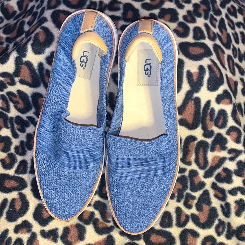 WOMENS US 10 UGG SLIP ON SNEAKERS